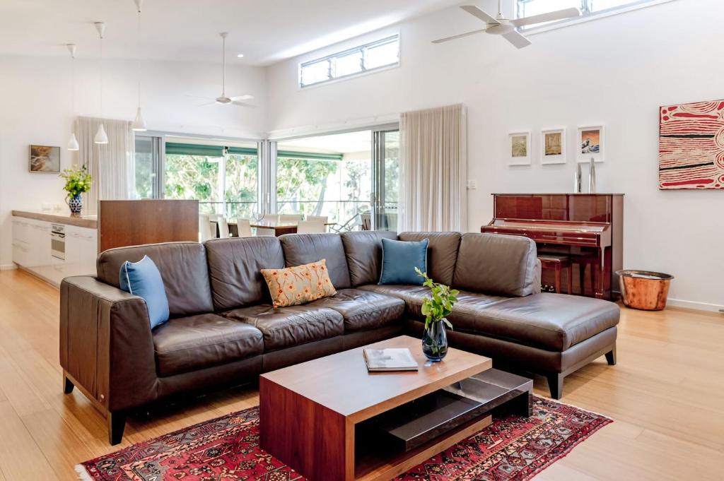 Posezení v ubytování Fortuna Bushland Retreat 20 min from Noosaville