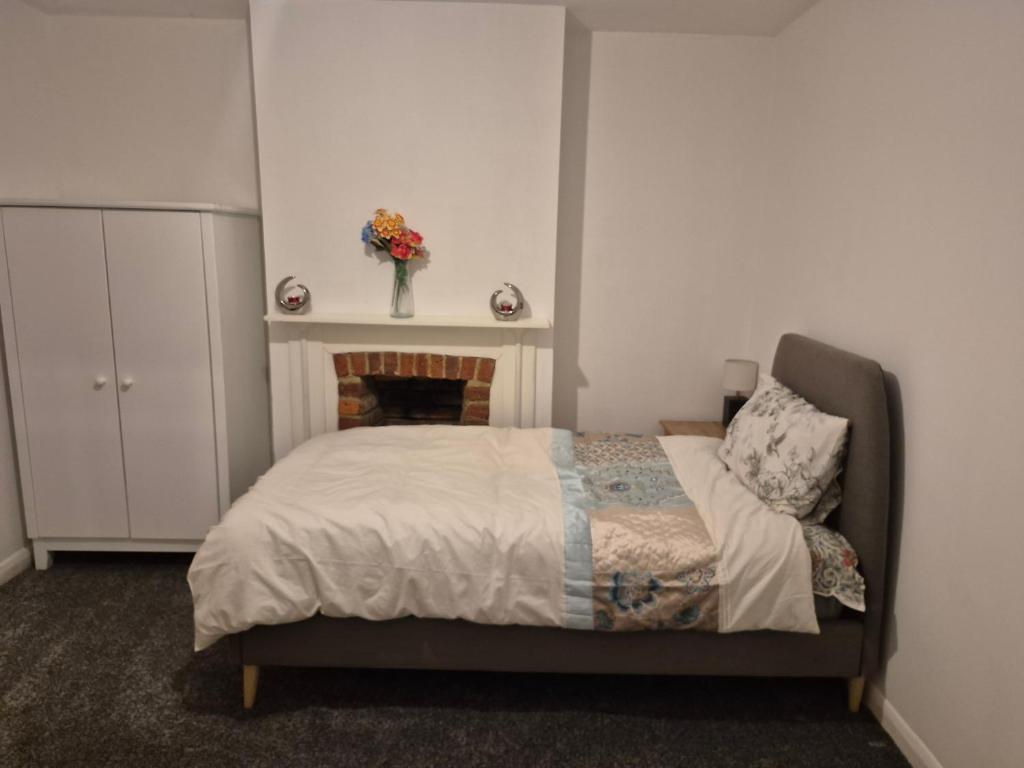 Un pat sau paturi într-o cameră la CityLink House