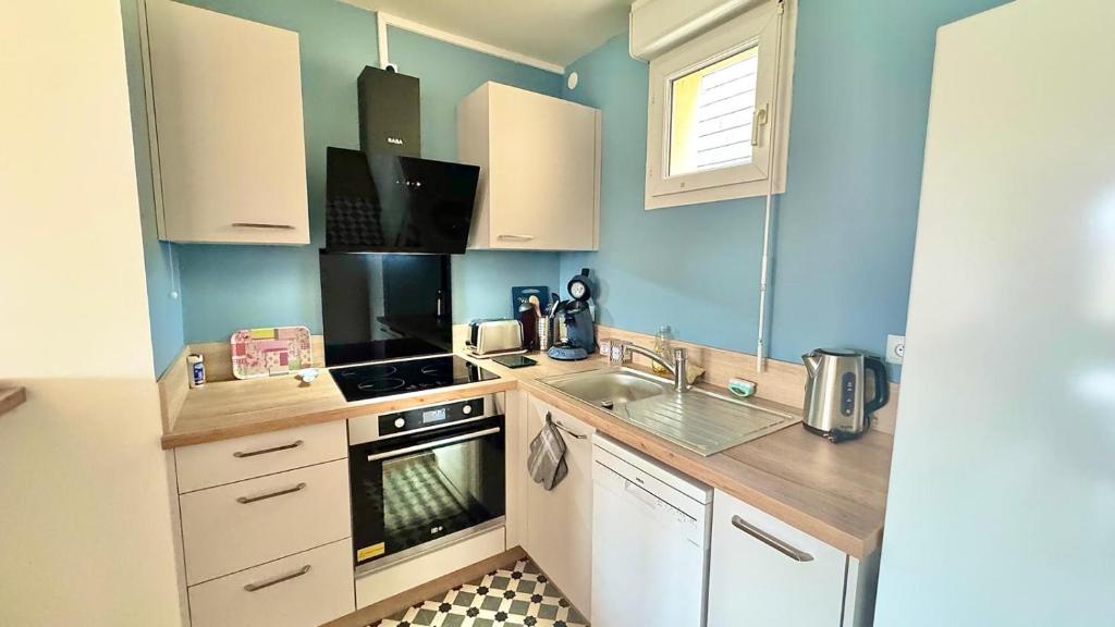 Η κουζίνα ή μικρή κουζίνα στο Cathédrale en Scène - design & lumineux - Gare