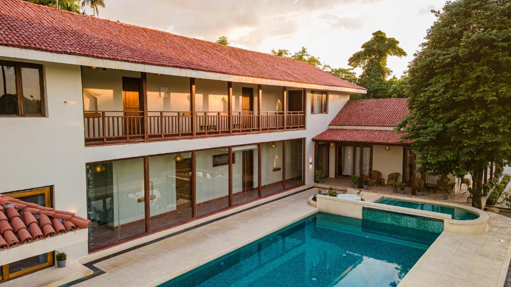 Bazén v ubytování Salbari - A Heritage Home nebo v jeho okolí