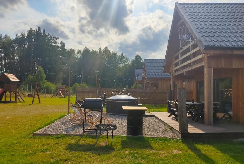 Сад в Kaszubski zakątek, 2 domki ,20 osob,balia,sauna,kominek