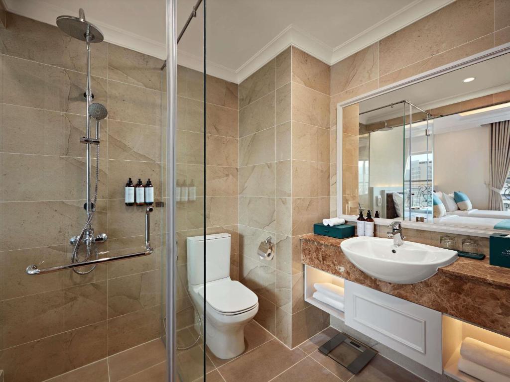 Classic Superior Family Room with One Double Bed and Two Single Beds