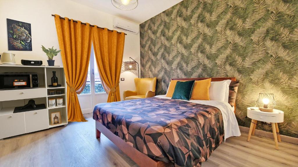 Un pat sau paturi într-o cameră la Green Studio