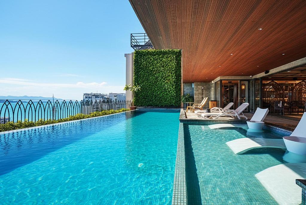 Πισίνα στο ή κοντά στο Champton Nha Trang Hotel