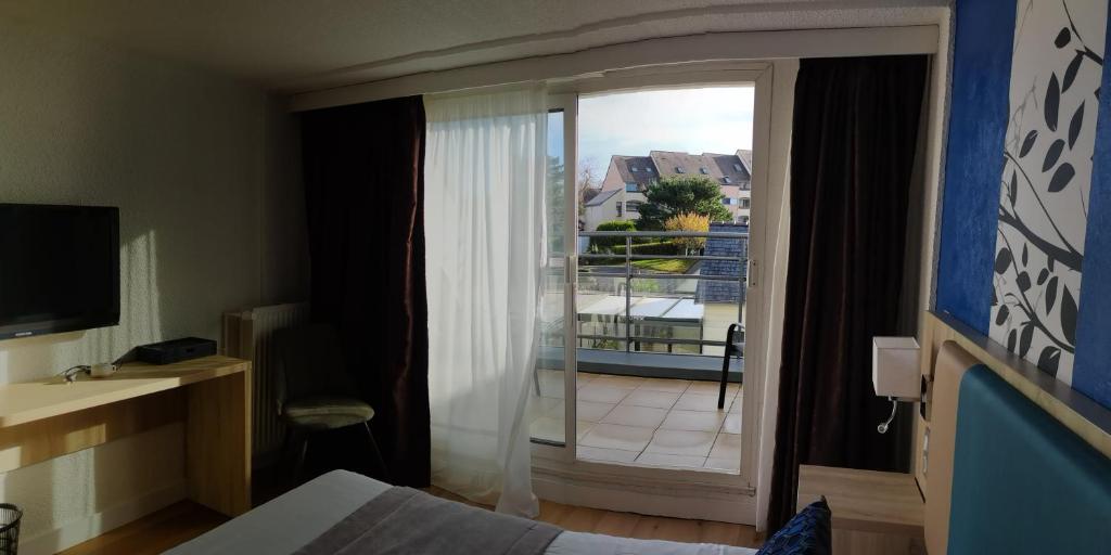 Hôtel de l'Océan Concarneau - Triple Room With Pool View