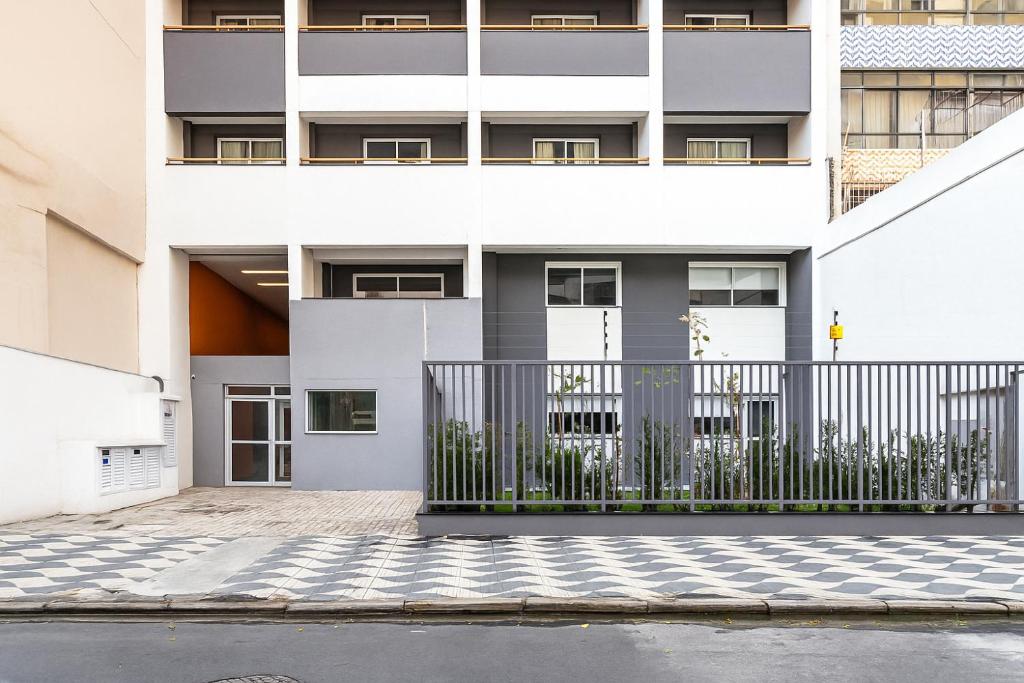 Aurora - Prédio novíssimo e completo no coração do Centro, com piscina e academia ao lado do metrô República