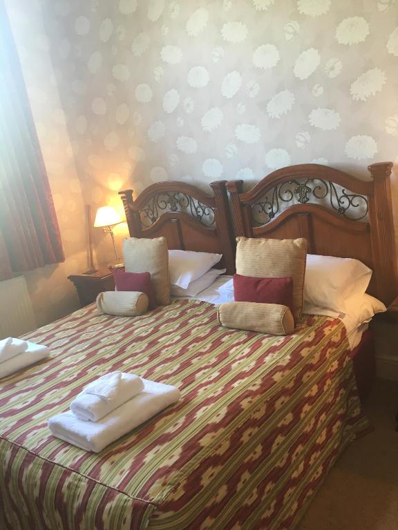 Dunsley Hall Country House Hotel - 