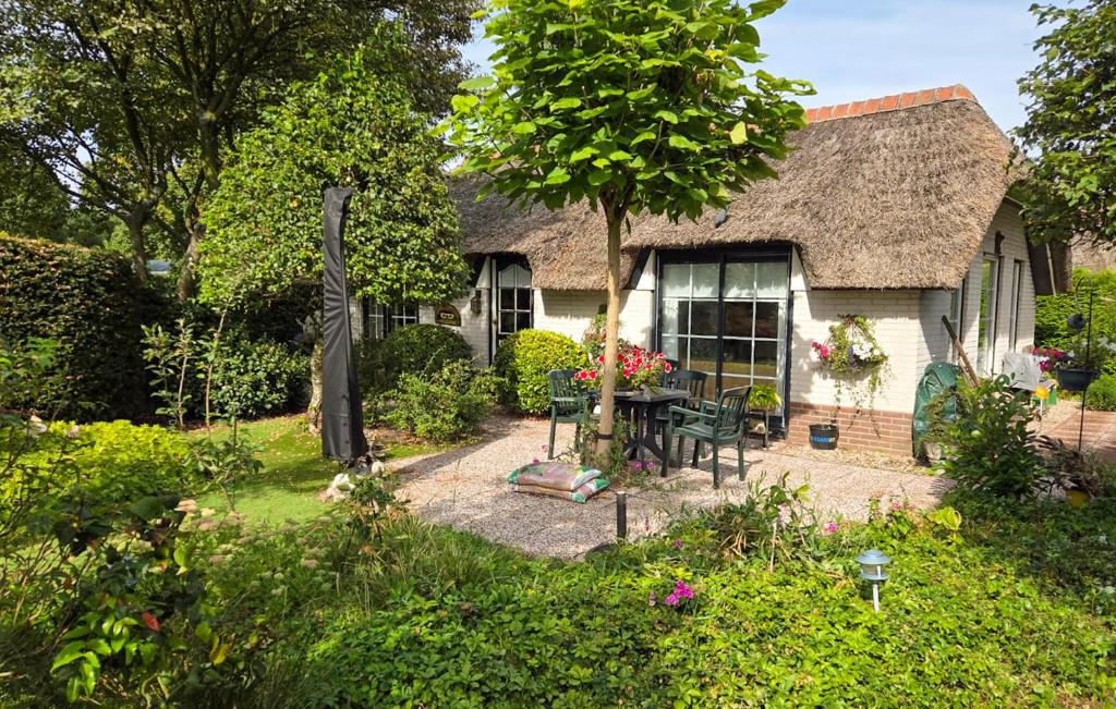 Zahrada ubytování Cozy Home In Ermelo With Wifi