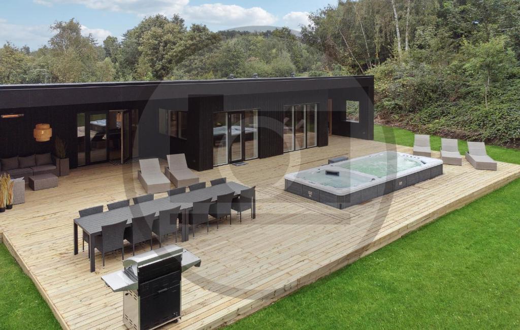 Πισίνα στο ή κοντά στο Nice Home In Ejstrupholm With Sauna