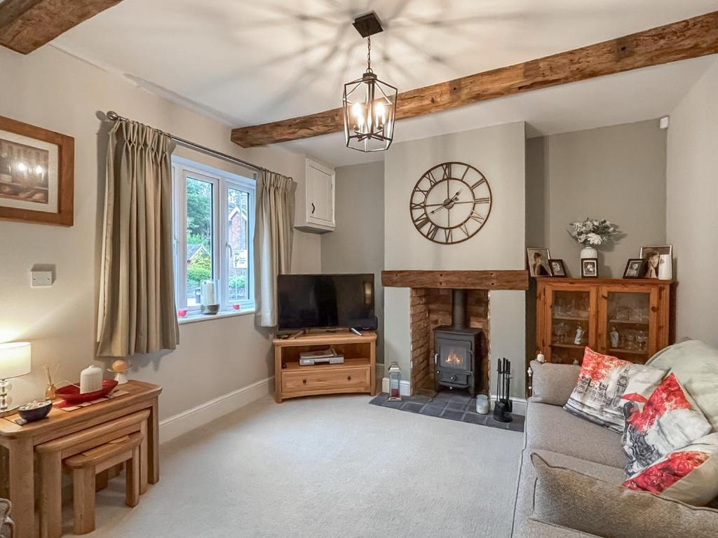 Μια τηλεόραση ή/και κέντρο ψυχαγωγίας στο School Cottage