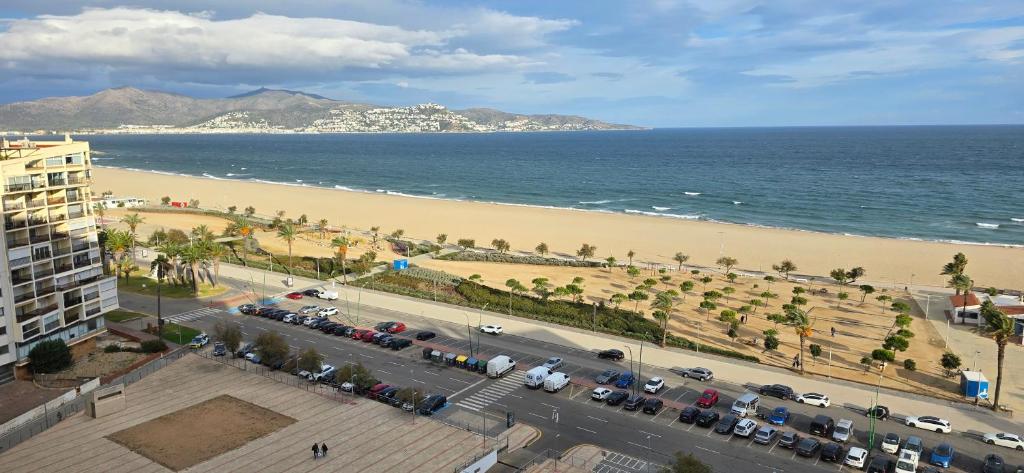 a view of a beach with cars parked on the street at Piso Sofia in Empuriabrava