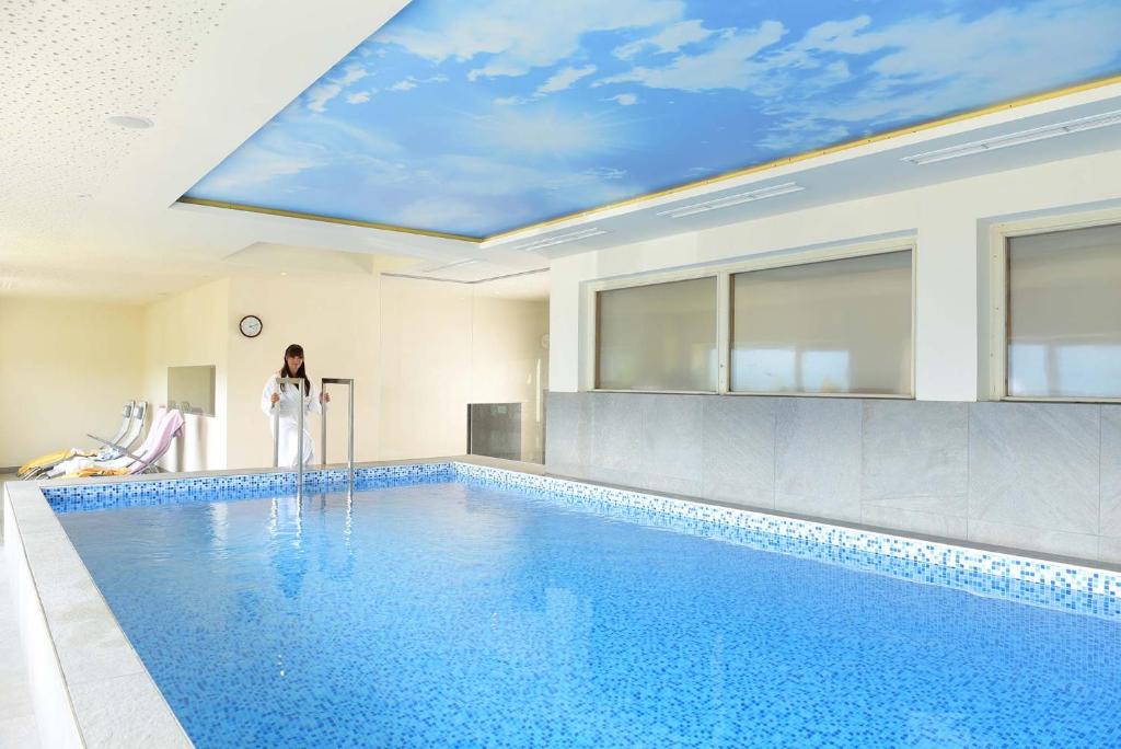 Bazén v ubytování Hotel Tirolerhof nebo v jeho okolí