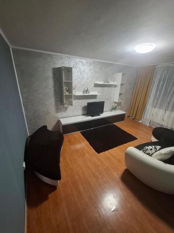 a living room with a couch and a table at CasaLuxi in Alexandria