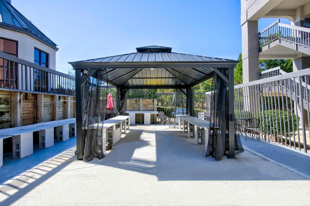 a pavilion with benches in a building at Motel 6 Birmingham, AL - Medical Center - Inverness Hwy 280 in Birmingham