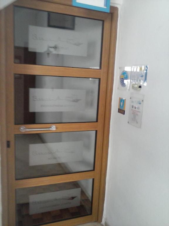 Palanda nebo palandy na pokoji v ubytování Bissias Guest House