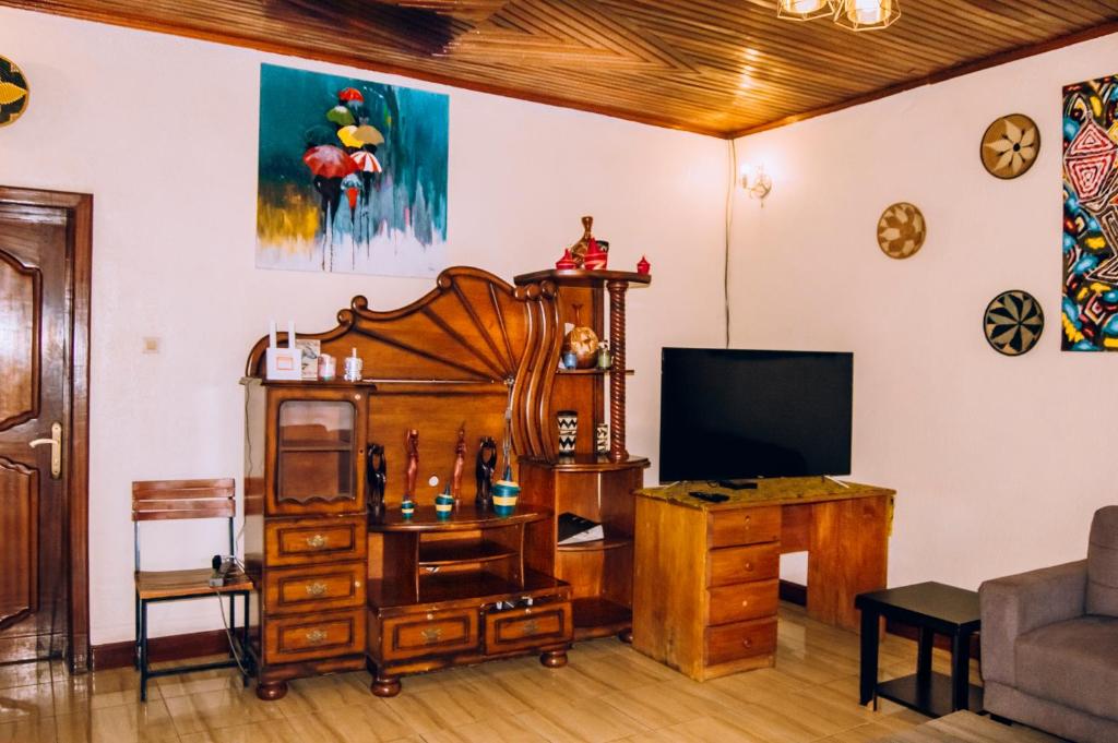 TV a/nebo společenská místnost v ubytování Green Nest Homestay