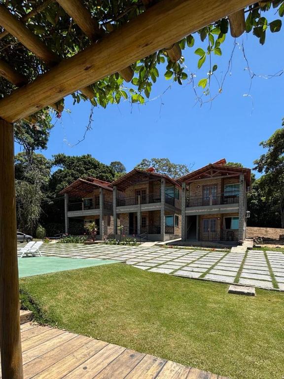 a large house with a tennis court in front of it at Pousada Flor do Café in Ubajara