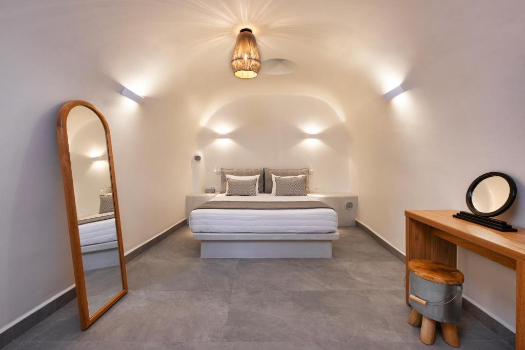 Ένα ή περισσότερα κρεβάτια σε δωμάτιο στο Cavora Suites