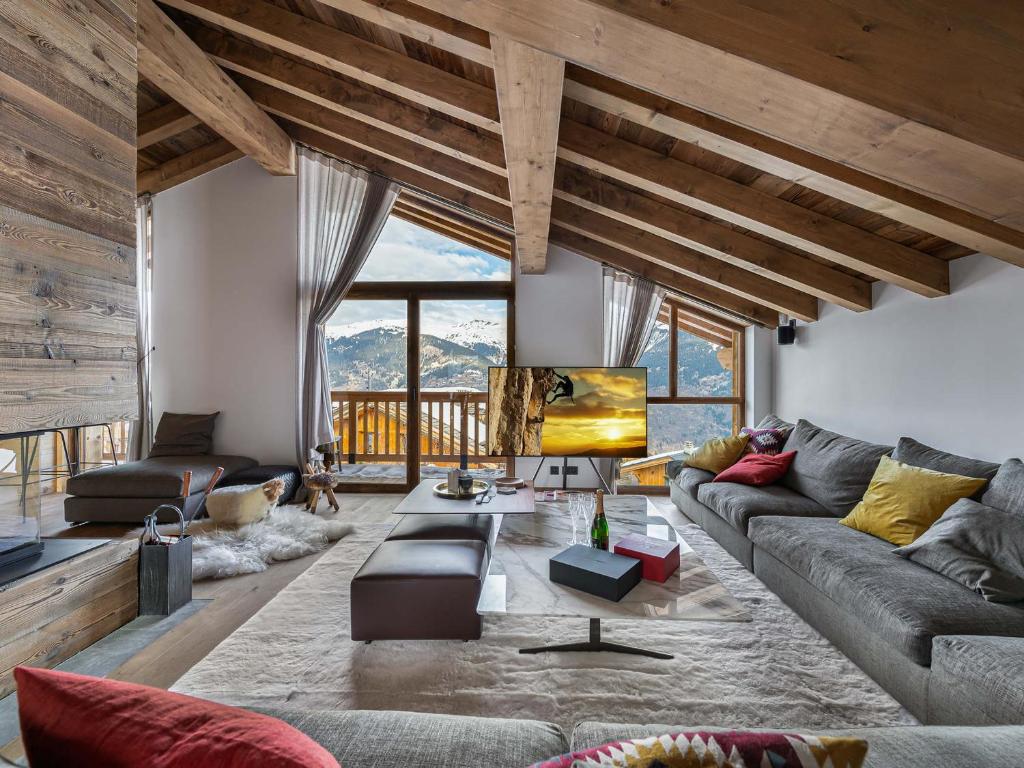 Posezení v ubytování Chalet neuf, spacieux et moderne, en plein cœur de Courchevel Village, proche des pistes, 14 couchages - FR-1-562-1