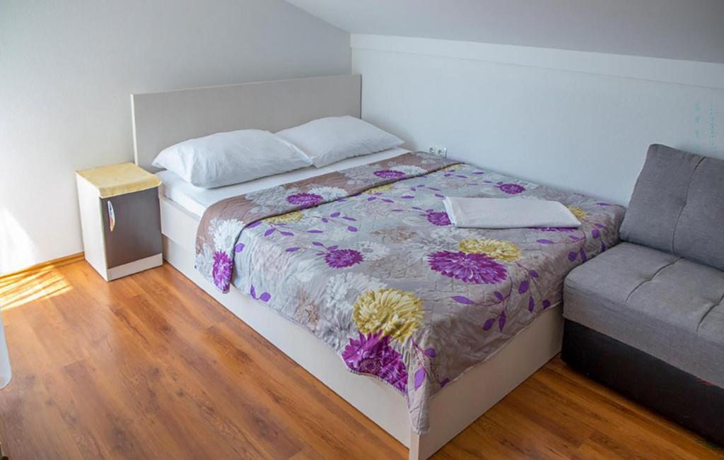 Beautiful Apartment In Sreser With Wifi - Departamento