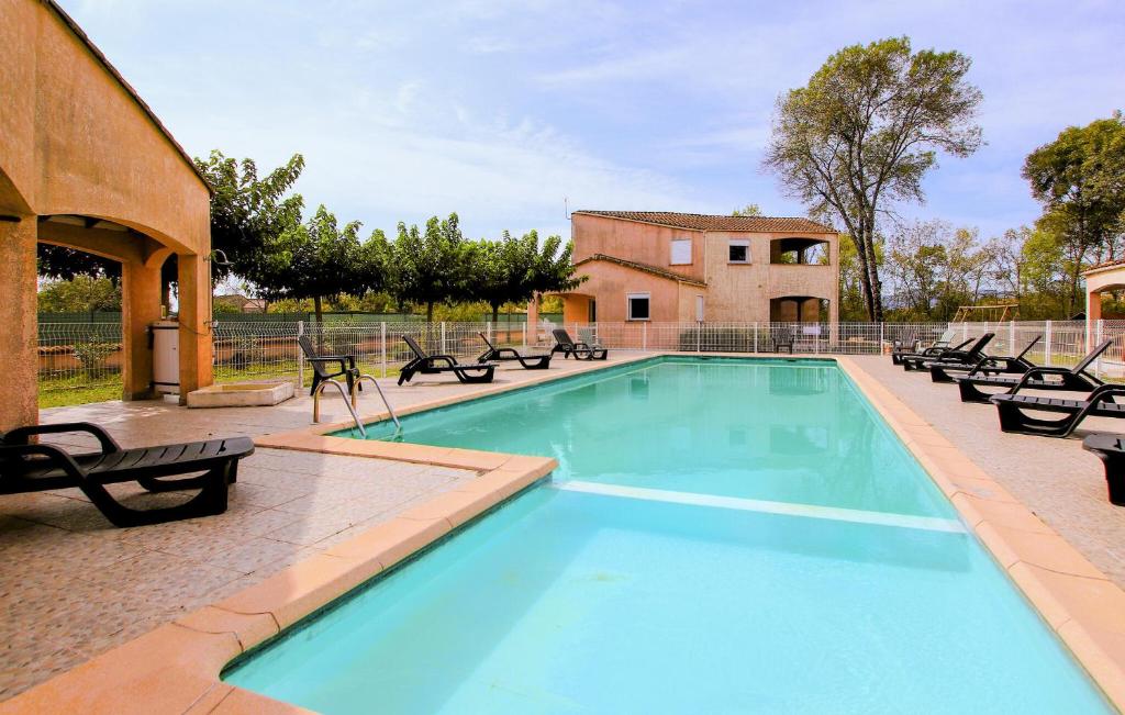 Swimmingpoolen hos eller tæt på 2 Bedroom Cozy Home In Lablachère