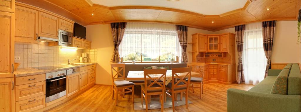 Kuchyň nebo kuchyňský kout v ubytování Landhaus Maurer