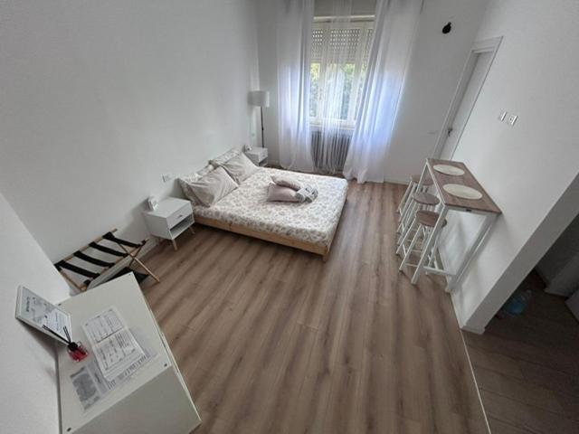 Posezení v ubytování Near Airport Malpensa Pvt Room with Pvt Bath and Kitchen Check-in 24h