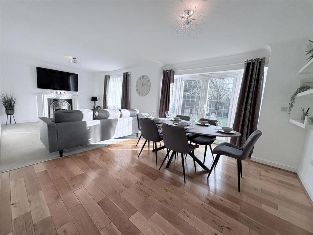 Televiisor ja/või meelelahutuskeskus majutusasutuses The Orchard at Wrottesley