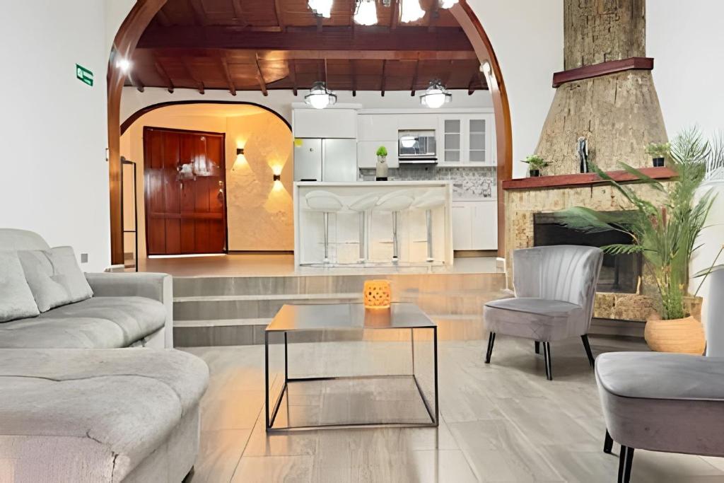 a living room with a couch and a table at Apt Palos Altos Poblado, a distancia caminando de restaurantes in Medellín