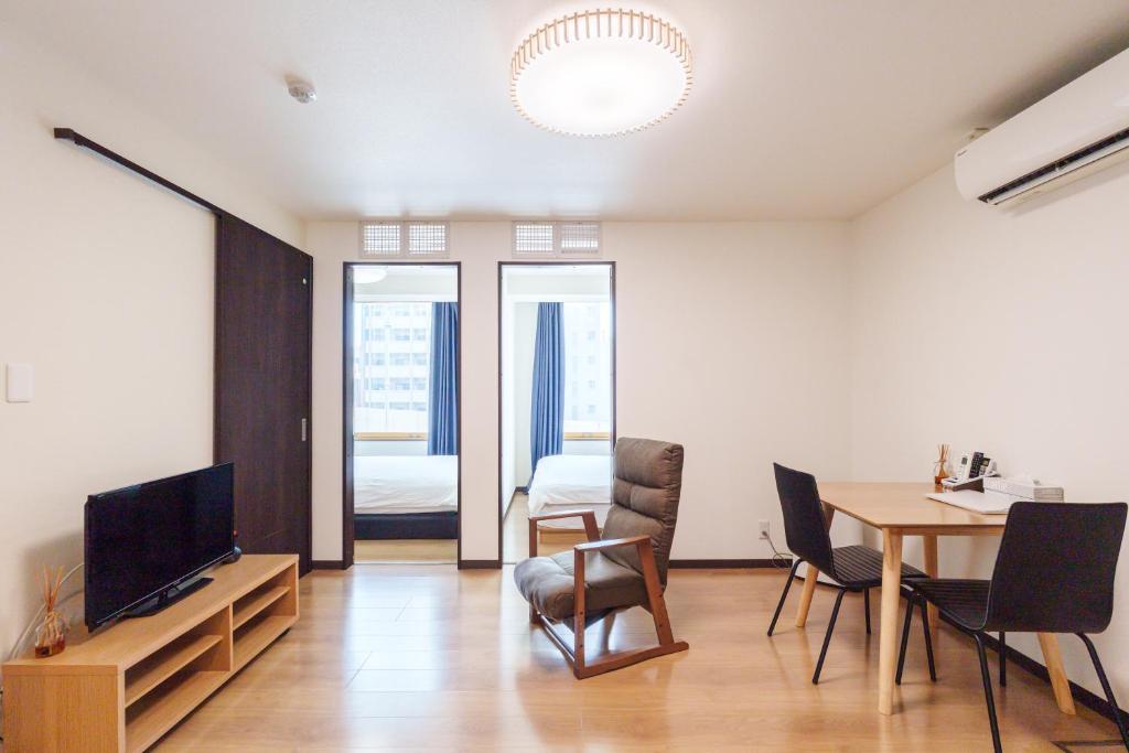 青葉邸-NIPPONBASHI Room 606-3 Min Walk to Kuromon Market South-Facing 2BR Residence