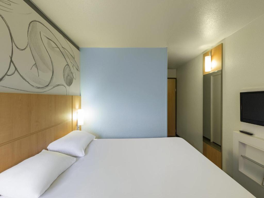 ibis Paris Meudon Velizy - Standard Double Room With Queen Bed