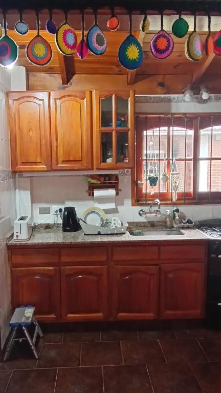 Kuchyň nebo kuchyňský kout v ubytování CASA 5 PERS-500 mts PLAYA EXCELENTE UBICACION RESIDENCIAL