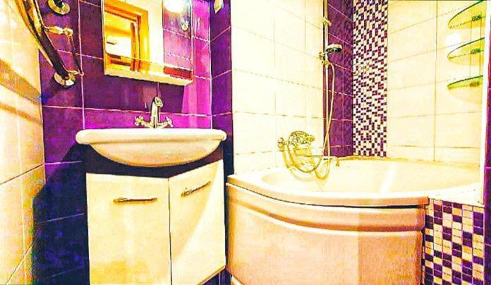 Ένα μπάνιο στο 2кімнатна в Центрі Госпіталь,16 лікарня Вокзал Мечнікова все поруч