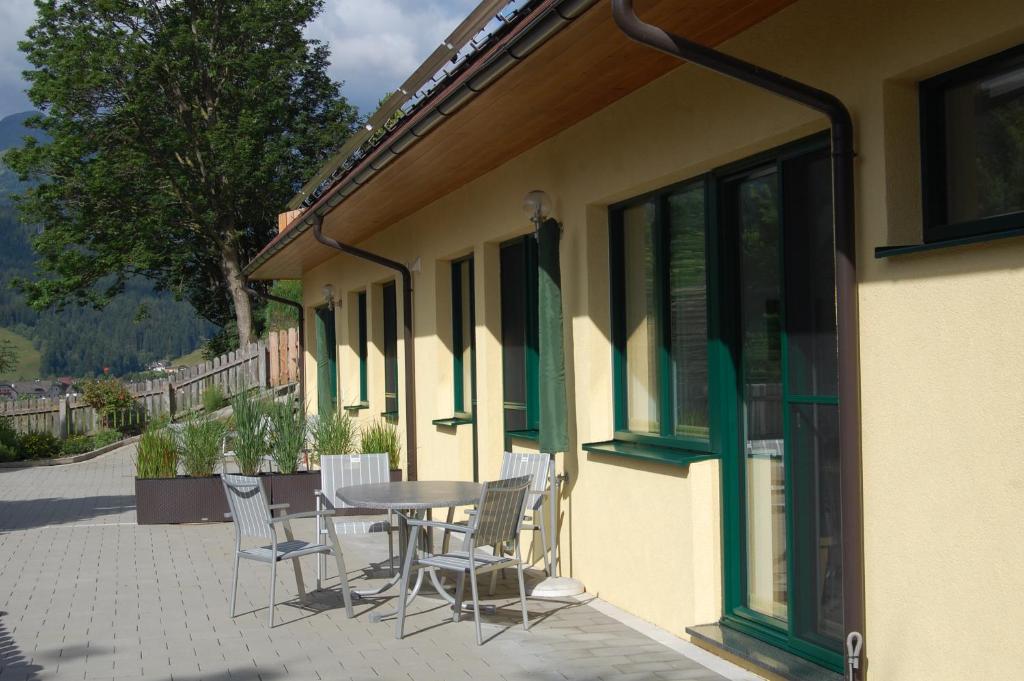 a patio with a table and chairs next to a building at Sonnenchalet Bäckenbauer in Sankt Michael im Lungau