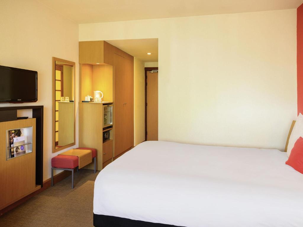 
Standard room with Two twin beds and One sofa bed
