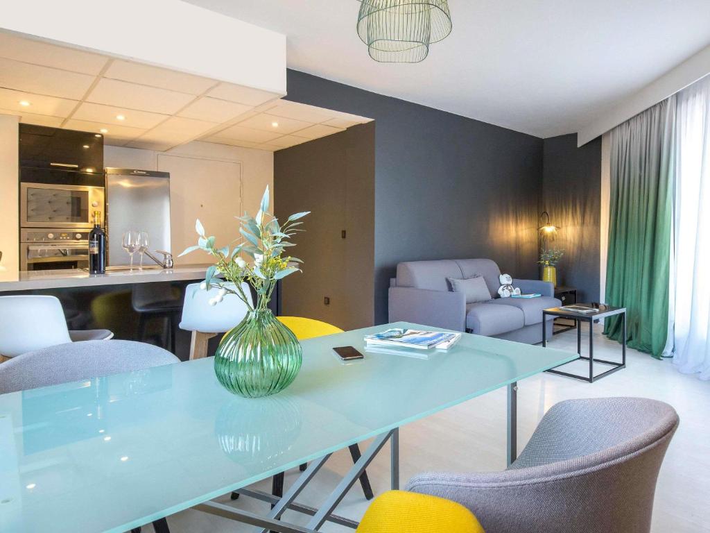 Mercure Hyères Centre Côte d'Azur - Apartment With Two Balconies