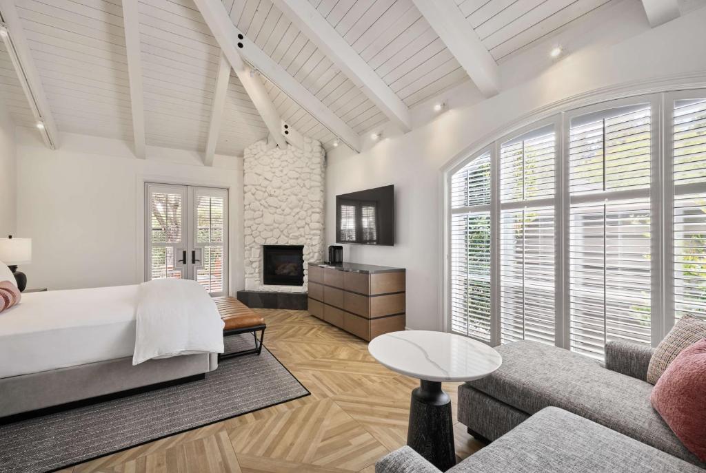 Μια τηλεόραση ή/και κέντρο ψυχαγωγίας στο Hotel Yountville