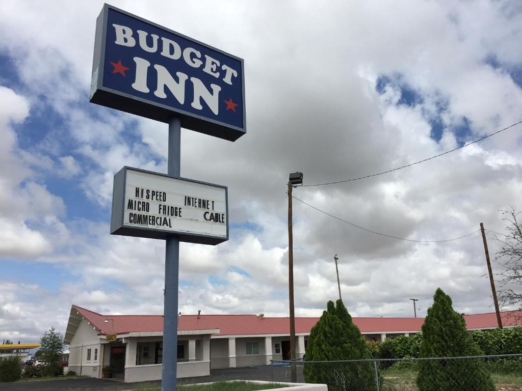 a burger inn sign in front of a building at Budget Inn in Fort Stockton