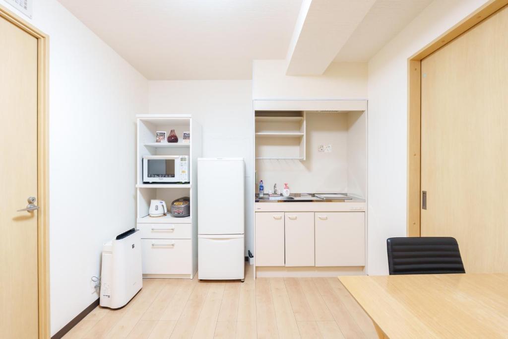 青葉邸-NIPPONBASHI Room 601-3 Min Walk to Kuromon Market 2BR Family Residence