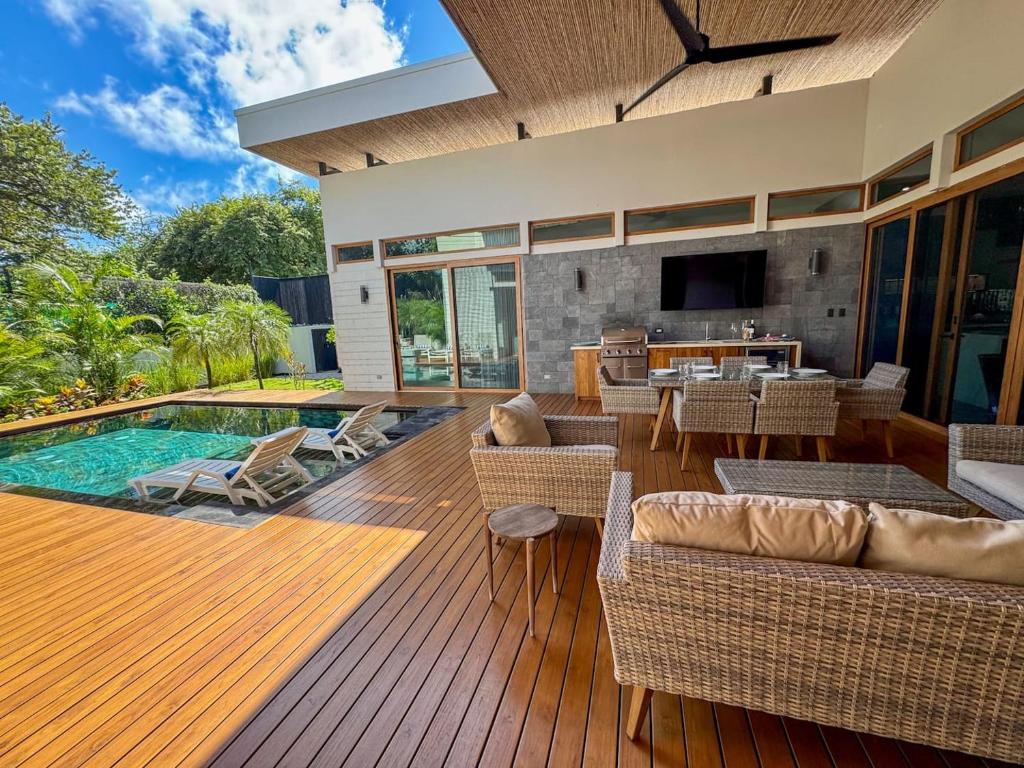 Басейн в Private Pool with direct access to 2 beaches! або поблизу