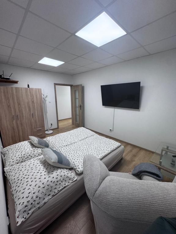 Postel nebo postele na pokoji v ubytování Apartmán Lotos Jasenov Humenné