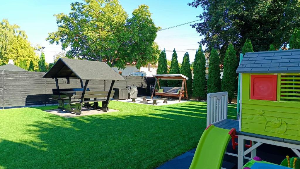 a yard with a playground with a play structure at Eleven Apartman Agárd in Gárdony