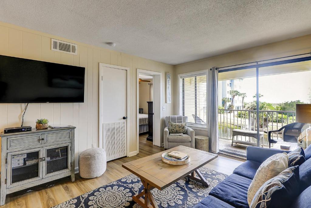 TV a/nebo společenská místnost v ubytování Hilton Head Resort 2104