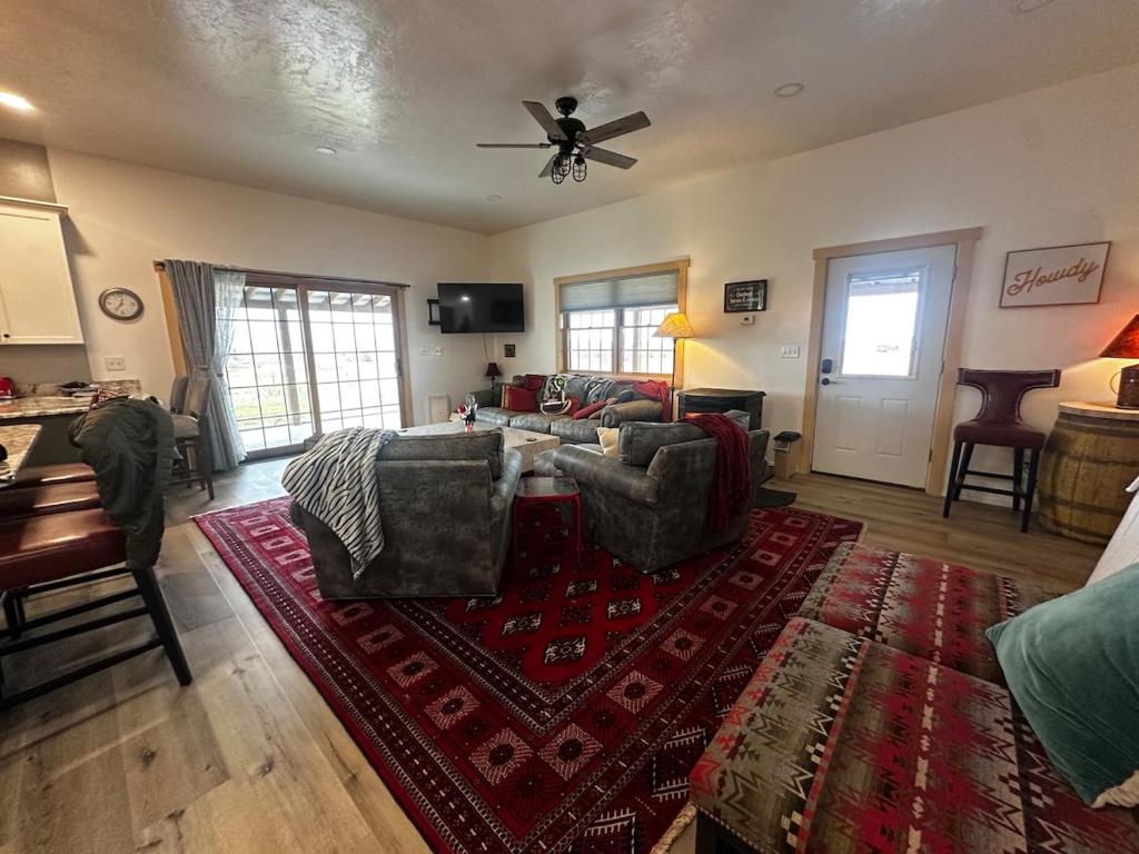 Posezení v ubytování Jackson 2 Pinedale WY Horse & Snowmobile Cottage