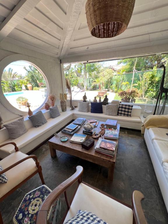 a living room with a couch and a table at Vila alecrim Guest House in Búzios