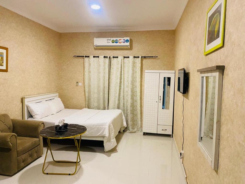 Η κουζίνα ή μικρή κουζίνα στο استوديو مفروش