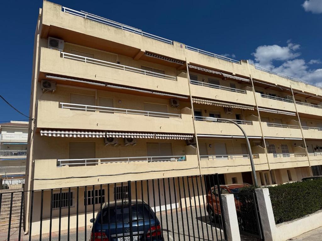 a building with a car parked in front of it at Arenal-Inalko in Alcossebre