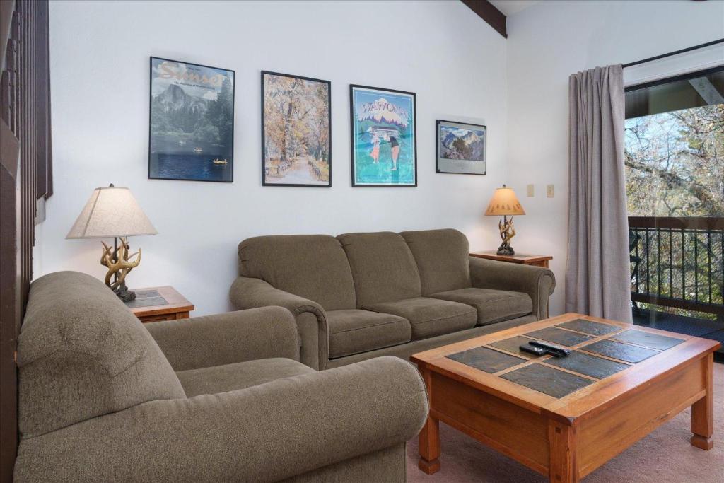 O zonă de relaxare la (B210) Loft Condominiums