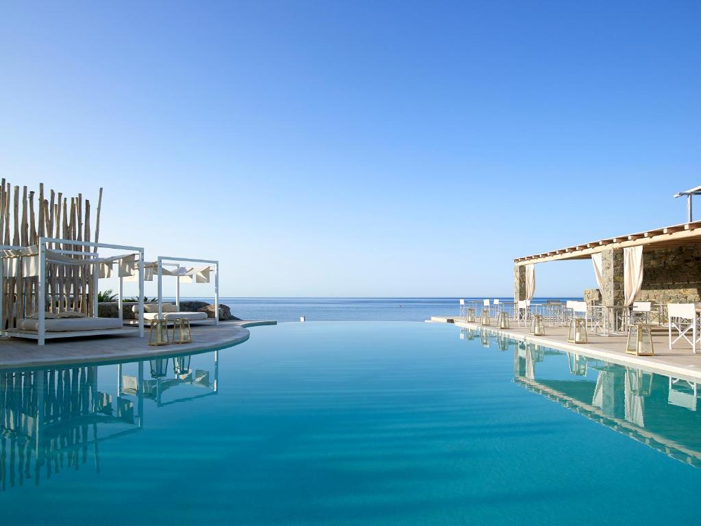 Bazén v ubytovaní Artemis Seaside Resort alebo v jeho blízkosti