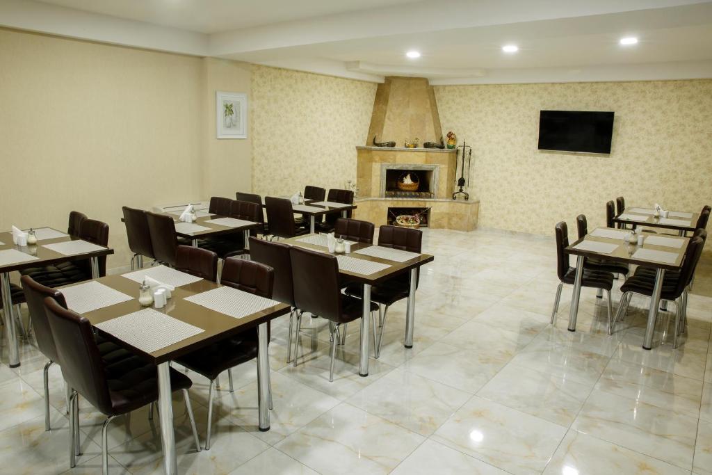 TV a/nebo společenská místnost v ubytování Hotel Gureli